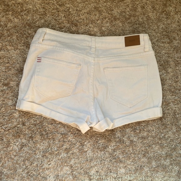 BDG mid rise white shorts - Picture 2 of 3